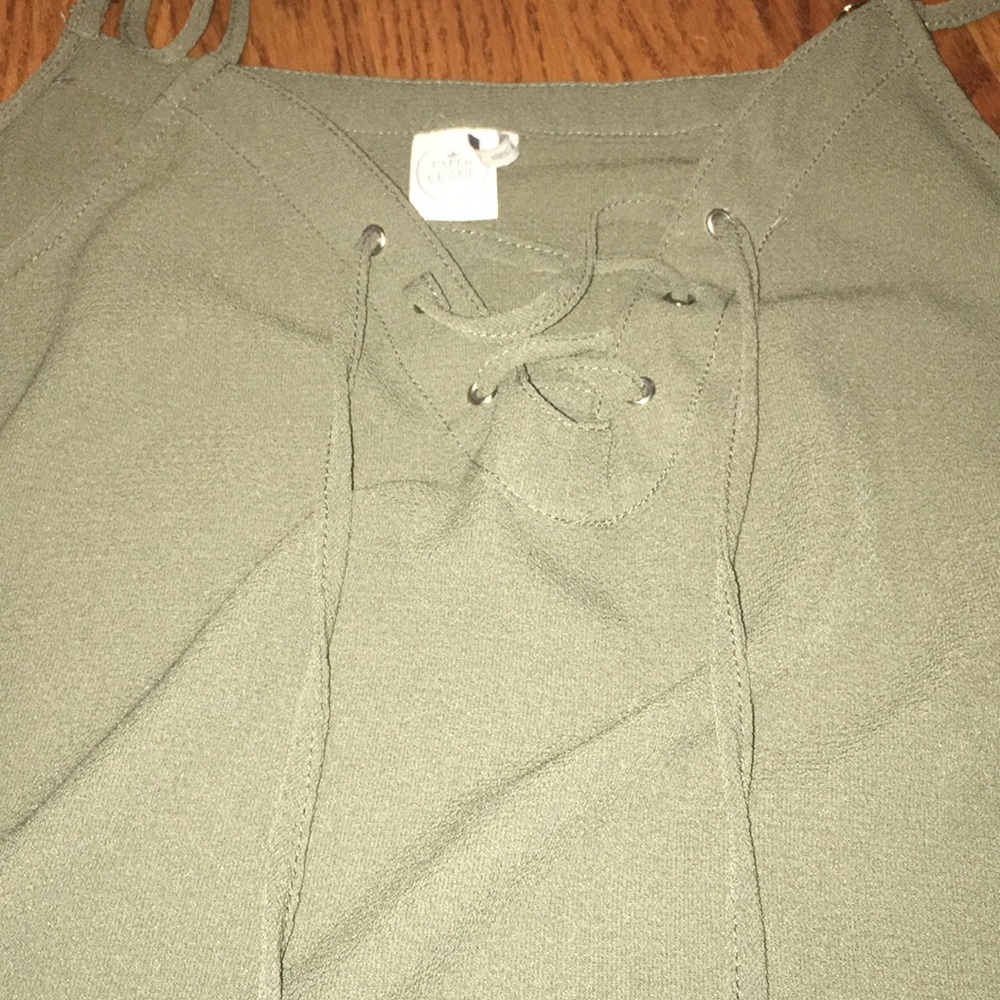 Green top - Picture 2 of 3